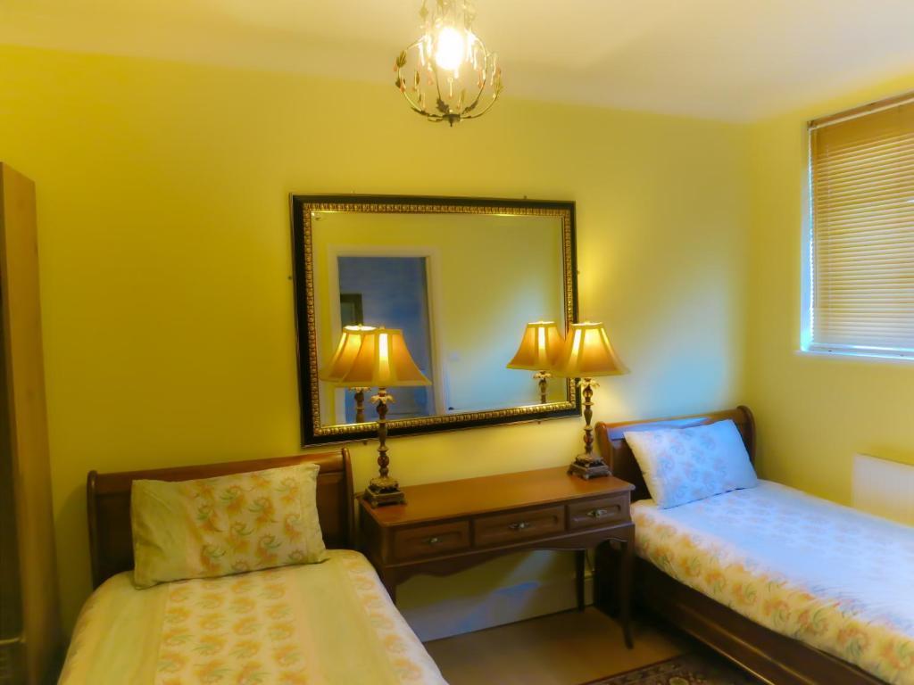 Godalming Hotel Guest House Room photo